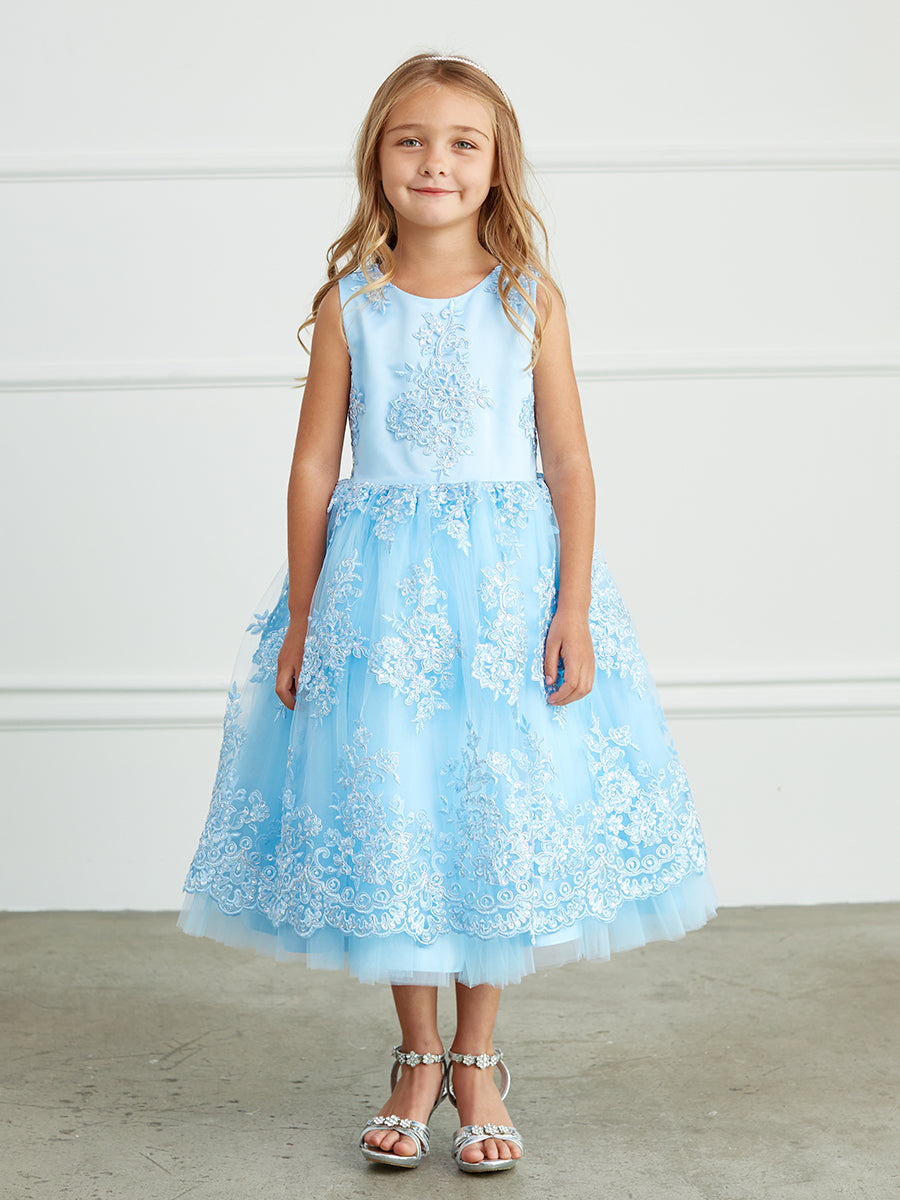 Children's dress with embroidered pattern